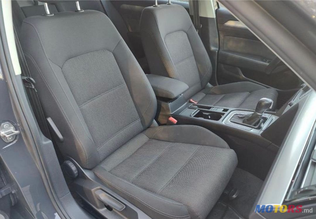 2016' Volkswagen Passat photo #3