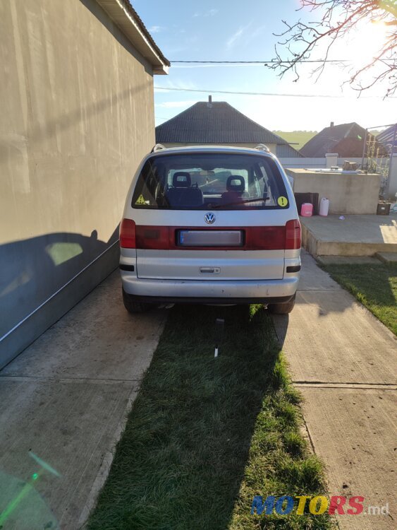 2002' Volkswagen Sharan photo #4