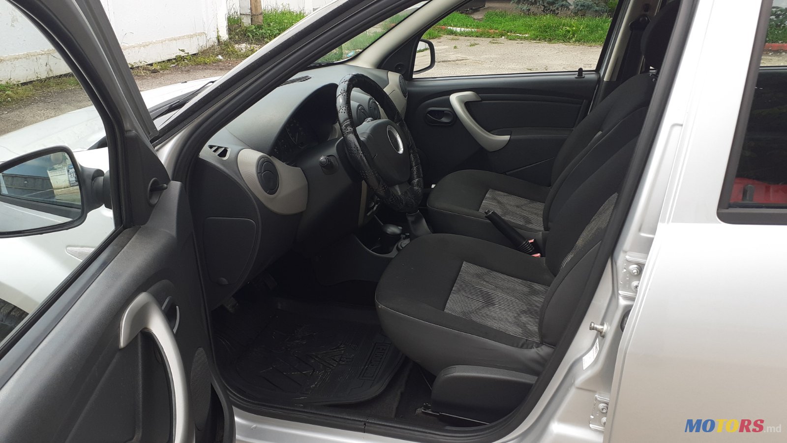 2012' Dacia Sandero photo #4