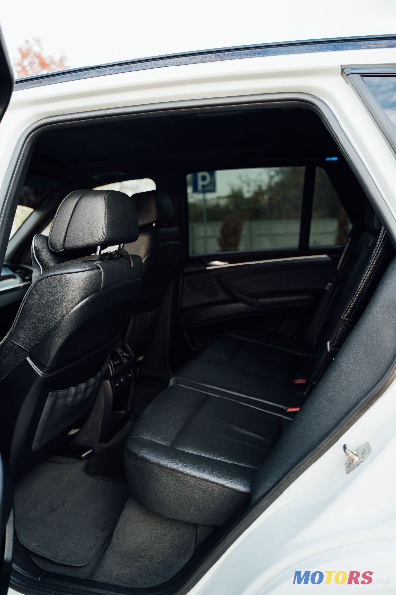 2011' BMW X5 photo #6