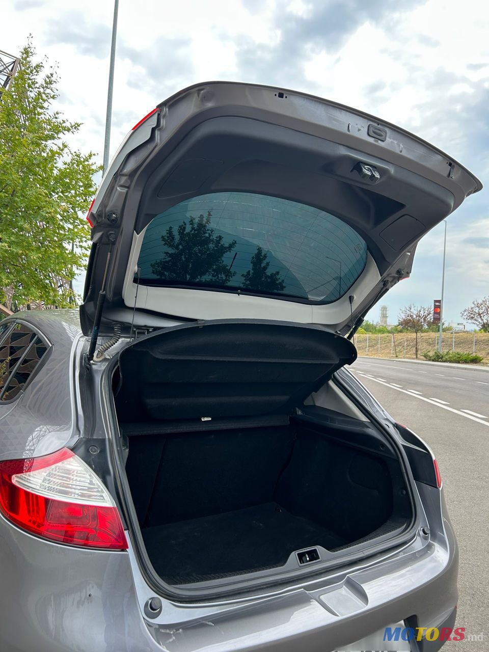 2010' Renault Megane photo #4