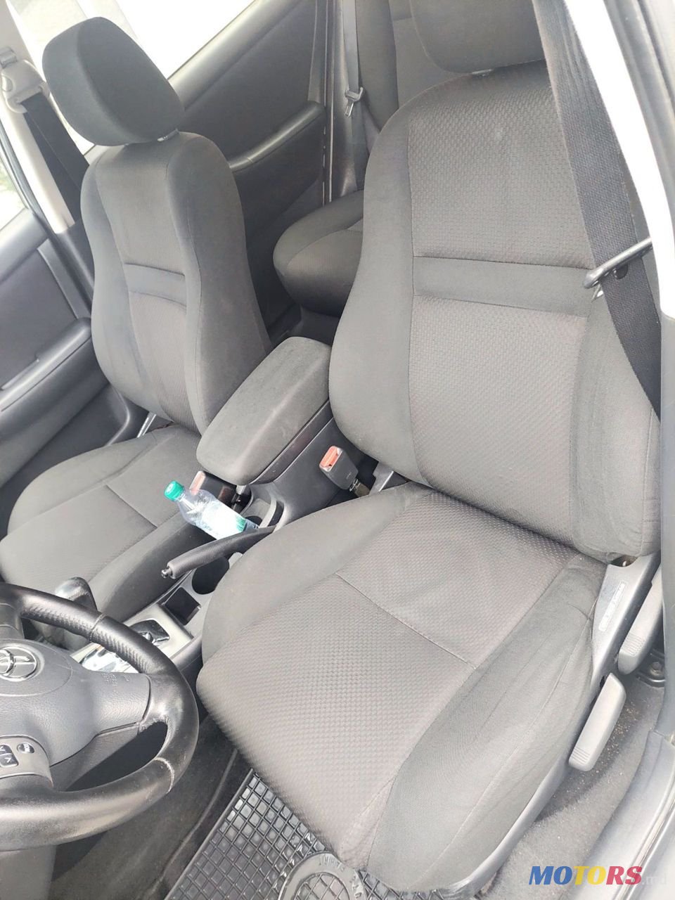 2005' Toyota Corolla photo #2