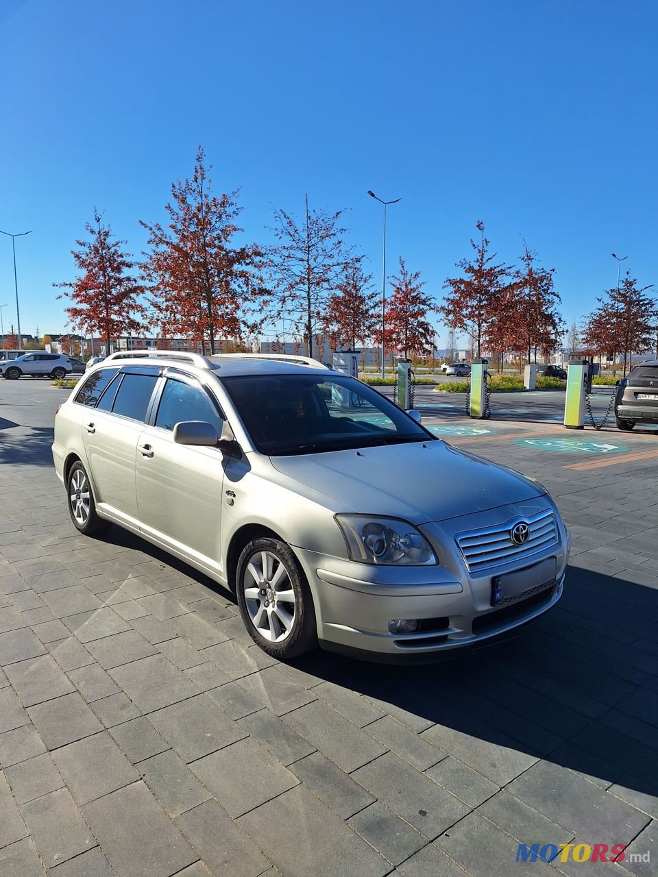 2003' Toyota Avensis photo #2