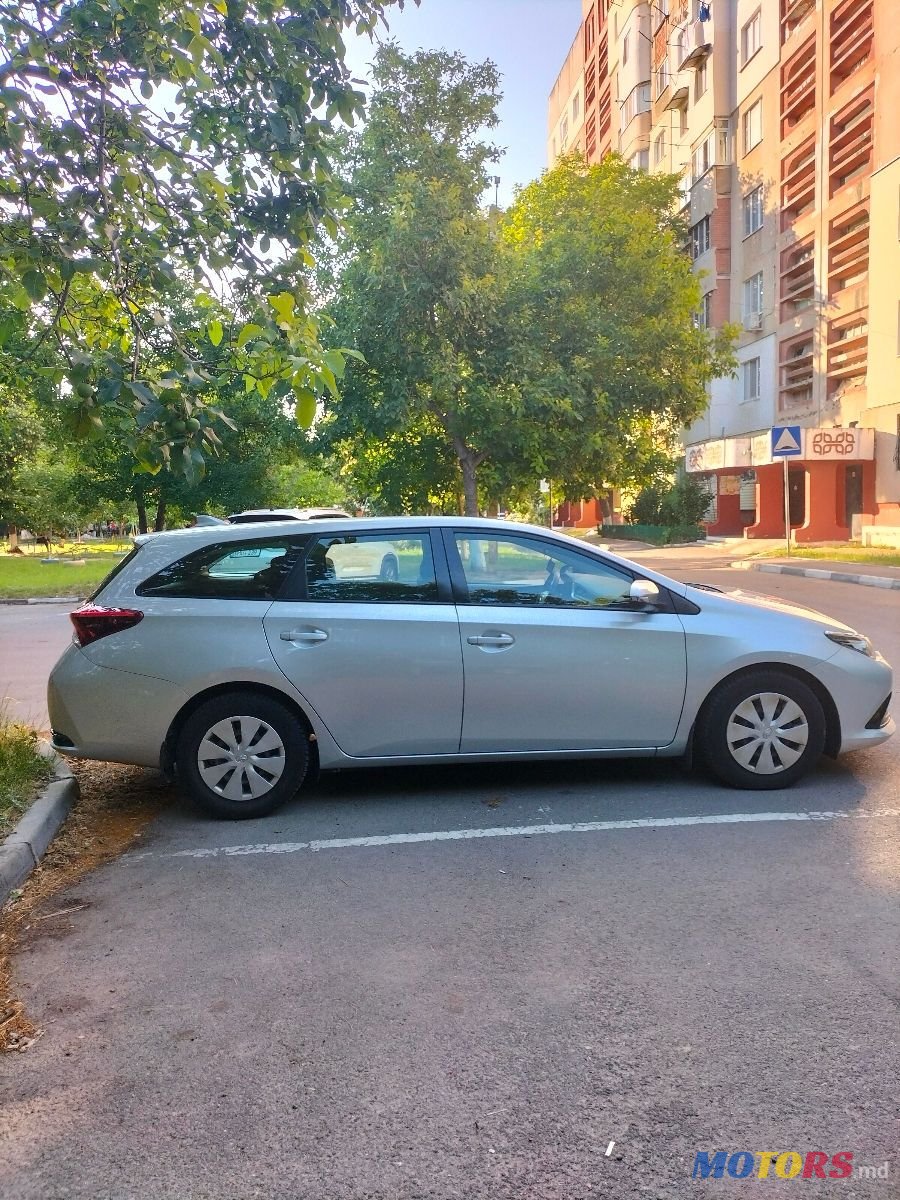 2017' Toyota Auris photo #3