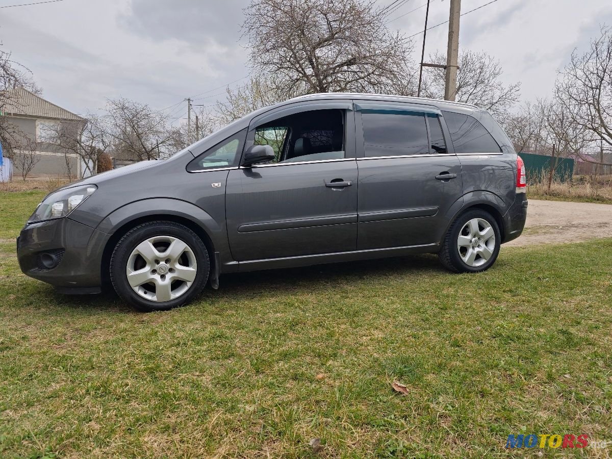 2009' Opel Zafira photo #3