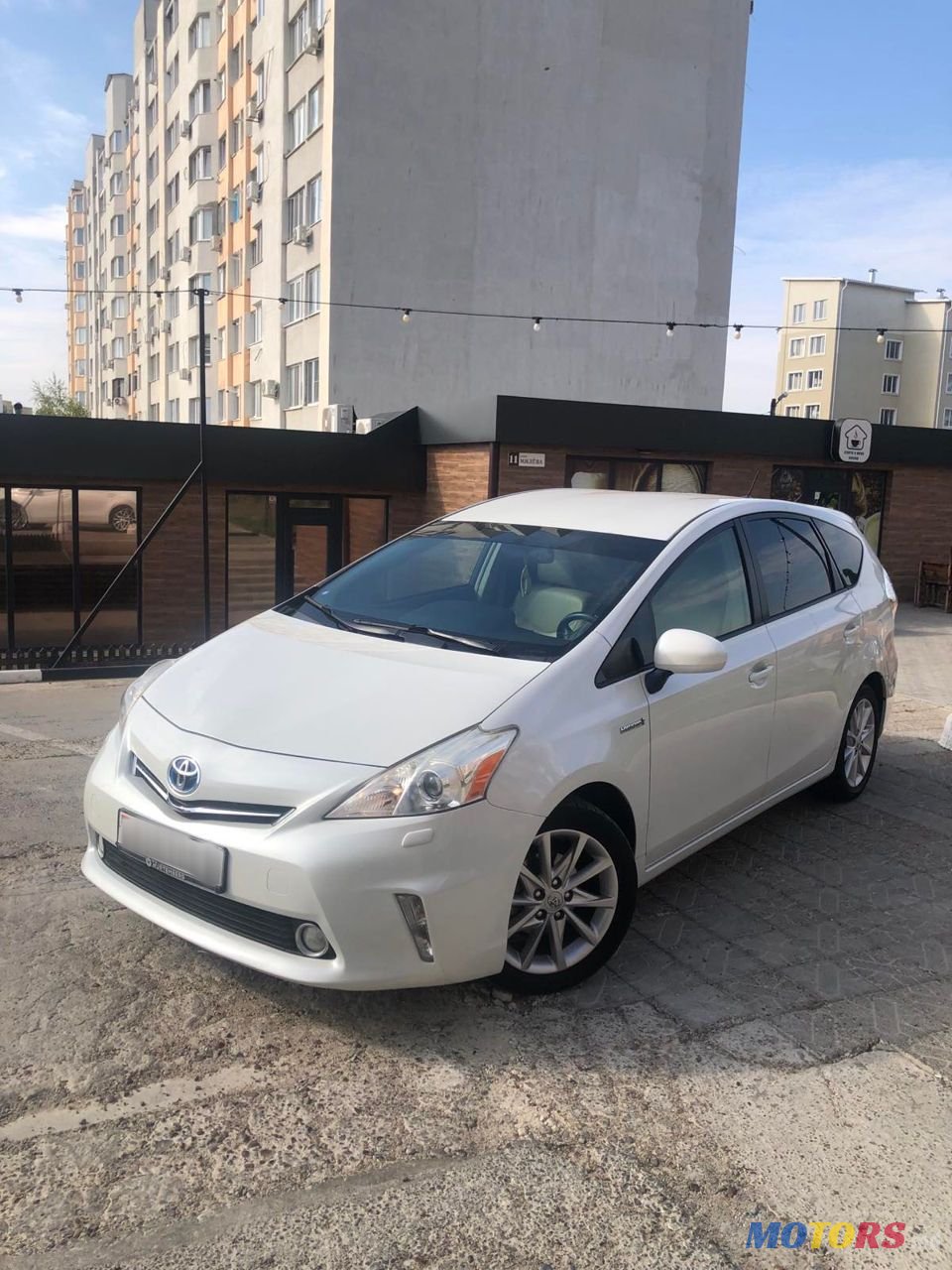 2014' Toyota Prius v photo #6