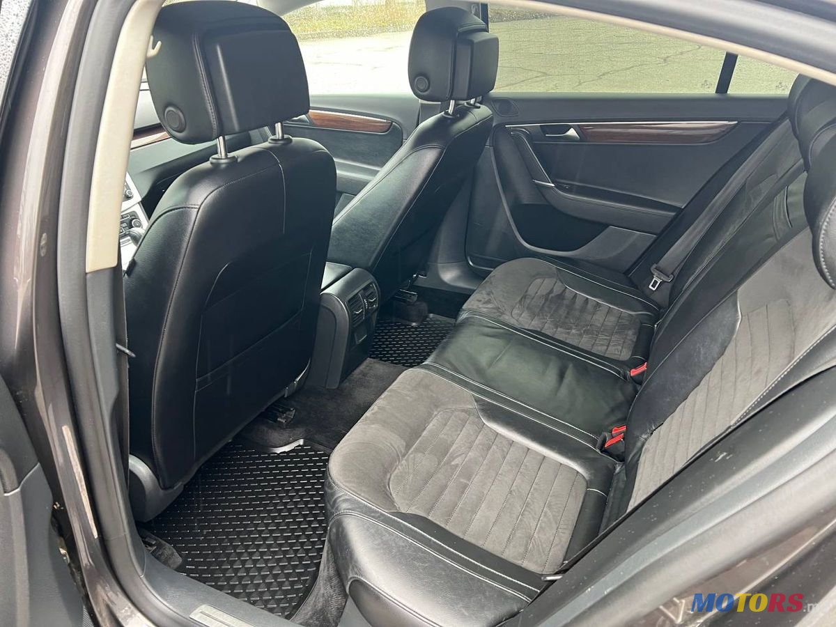 2012' Volkswagen Passat photo #5