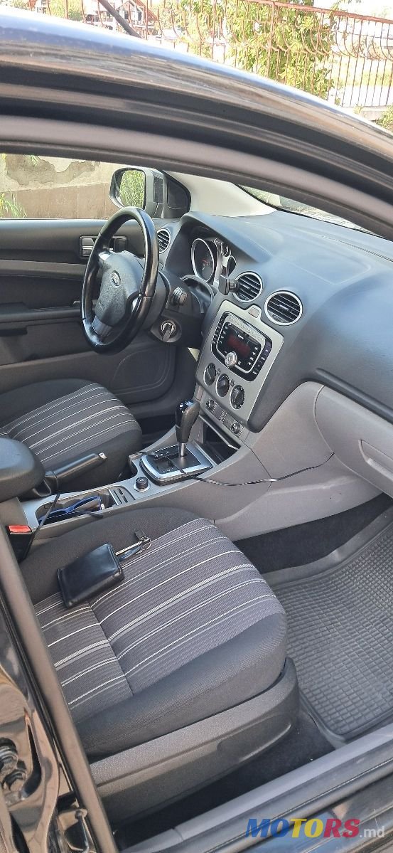 2009' Ford Focus photo #4