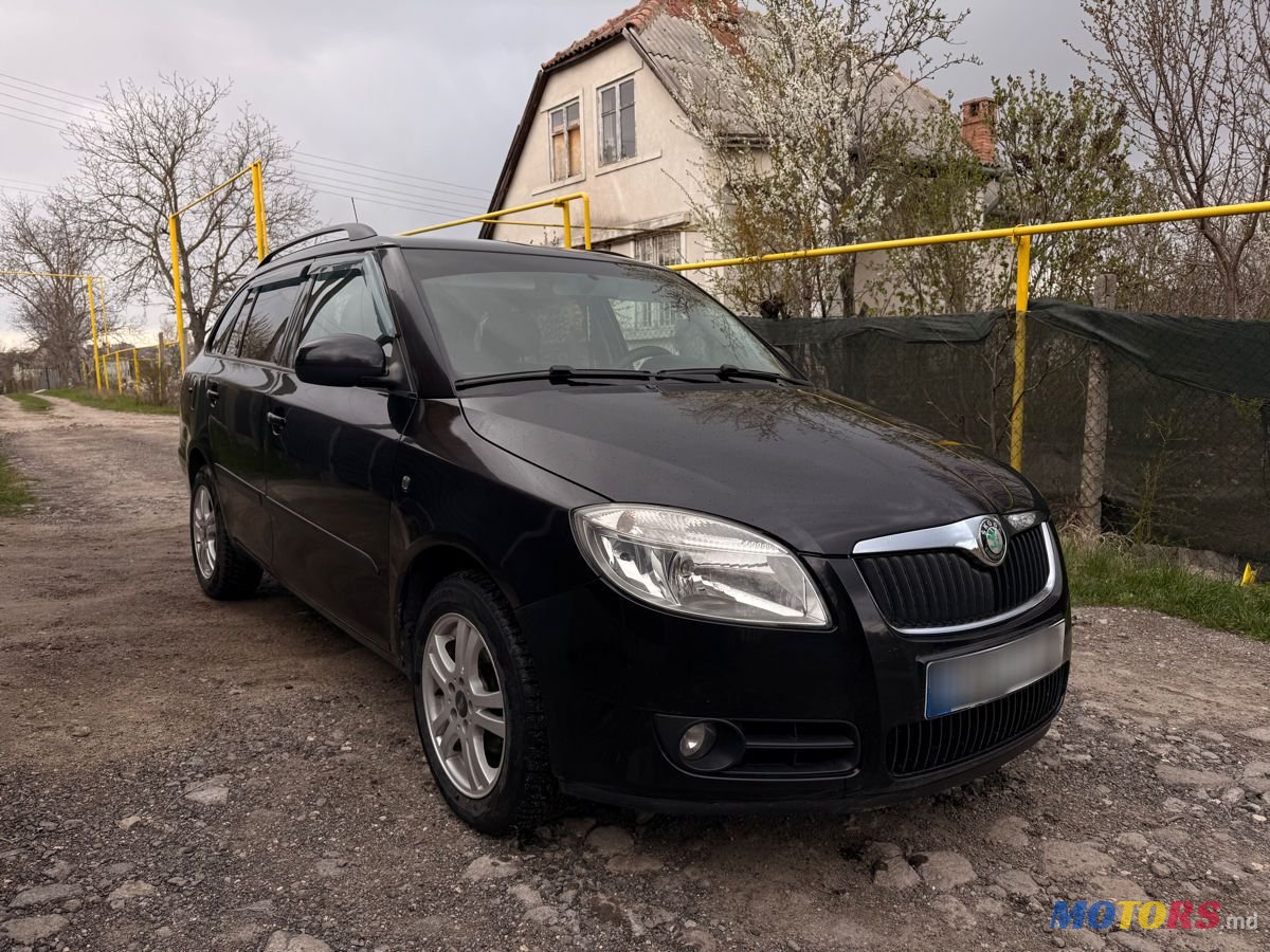 2008' Skoda Fabia photo #2