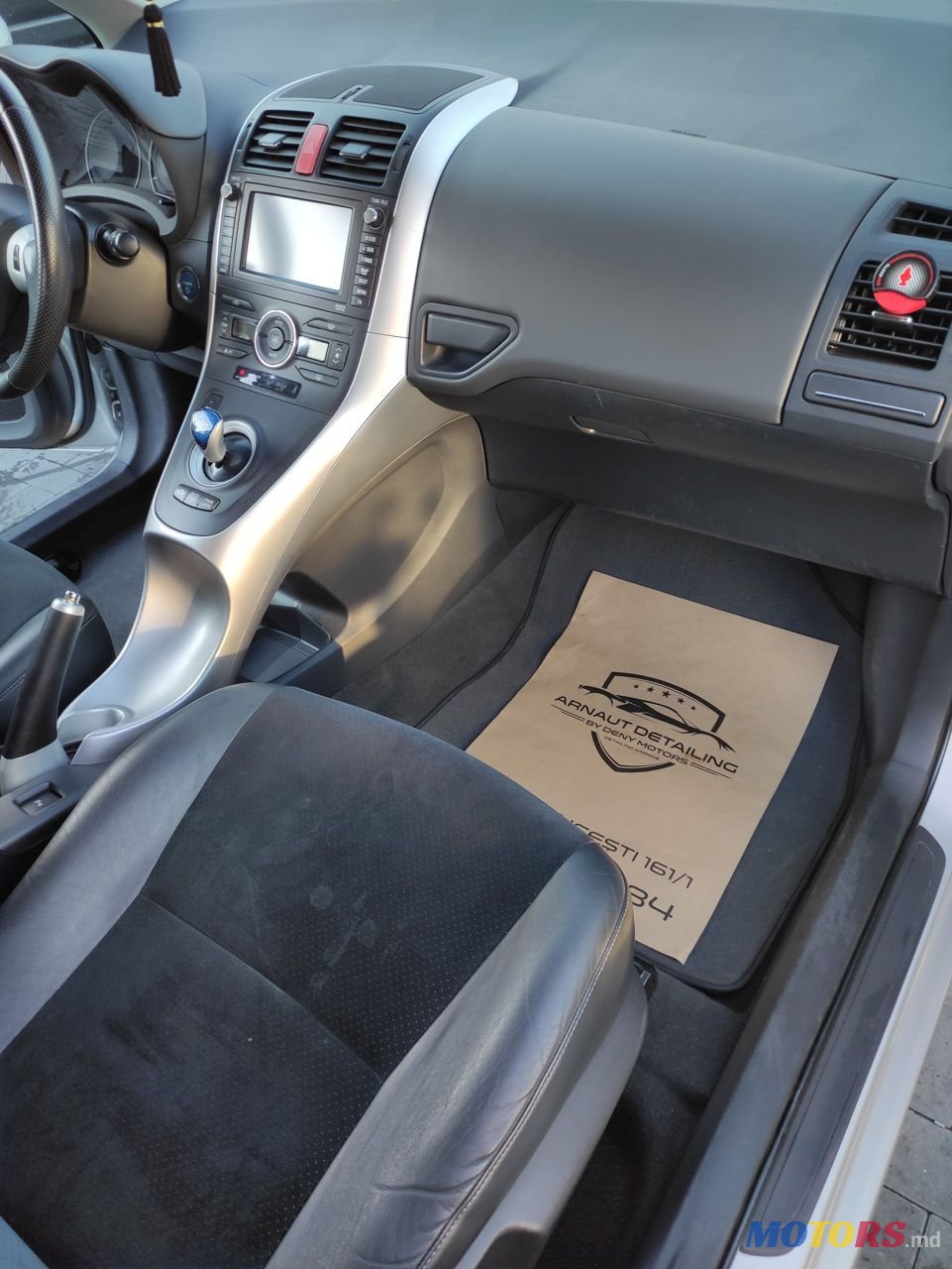 2011' Toyota Auris photo #6