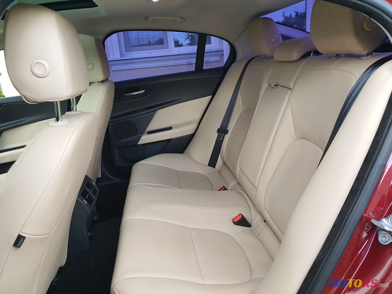 2017' Jaguar Xe photo #4