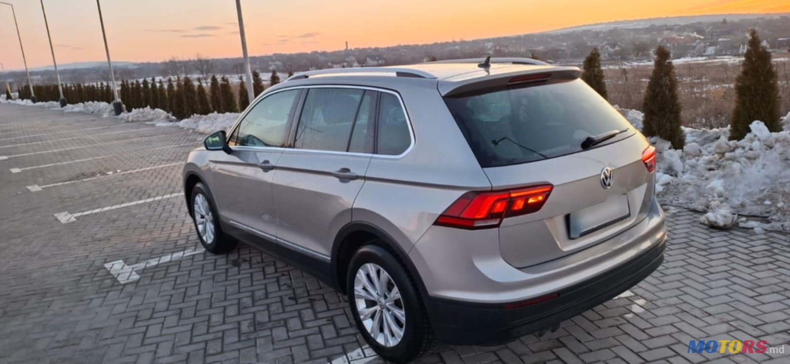 2020' Volkswagen Tiguan photo #5