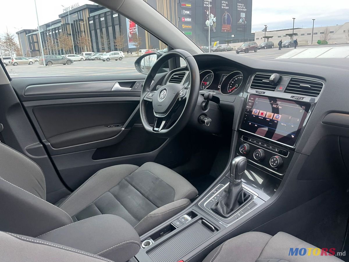 2017' Volkswagen Golf photo #6