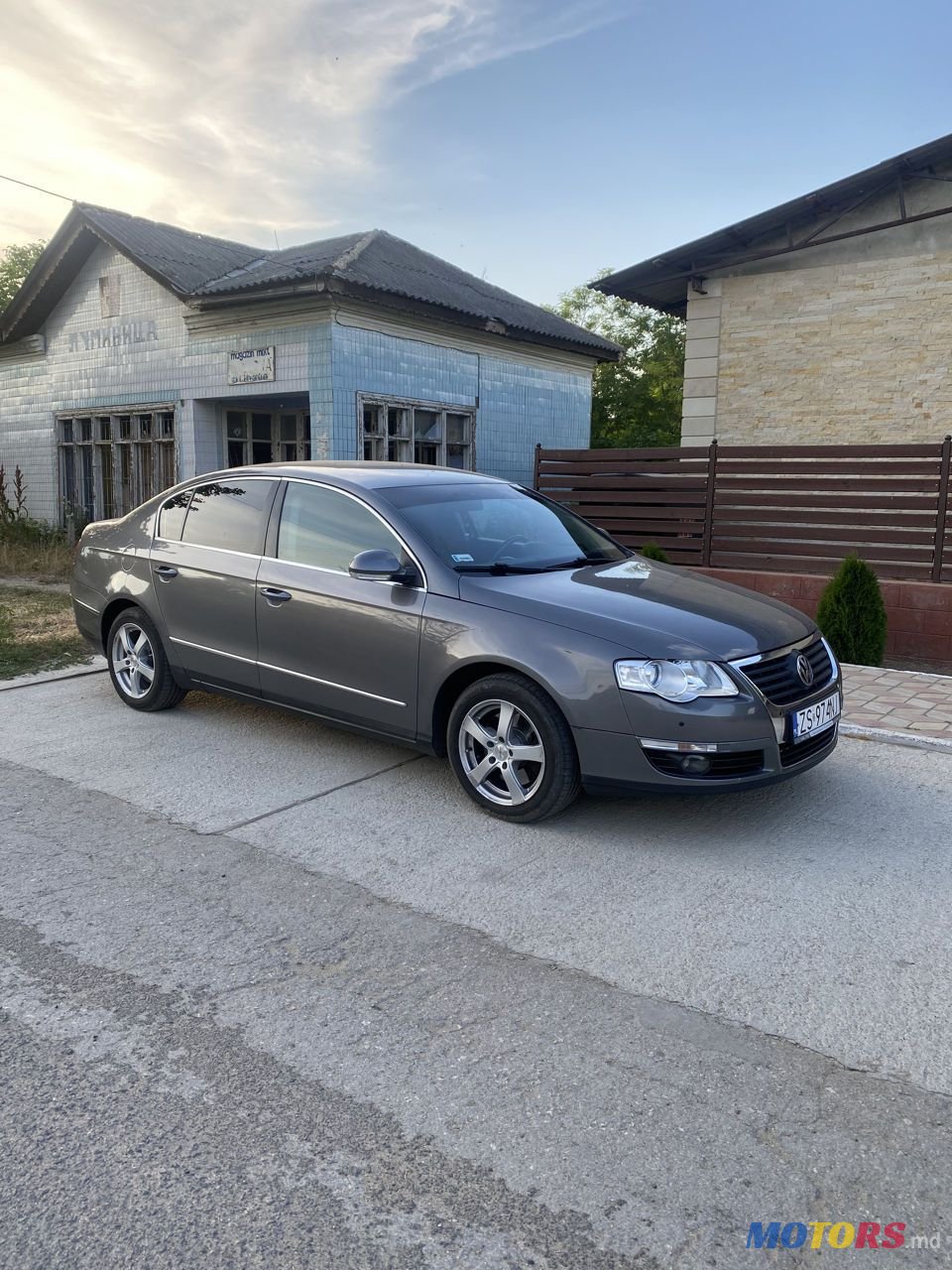 2005' Volkswagen Passat photo #4