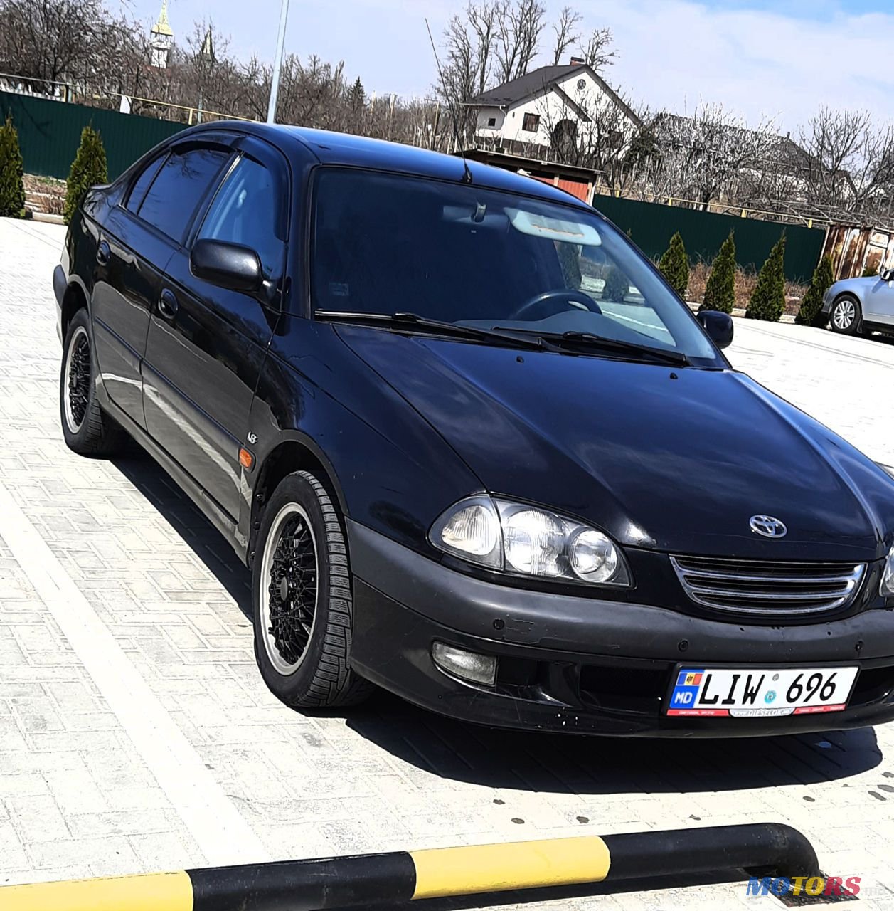 2001' Toyota Avensis photo #1