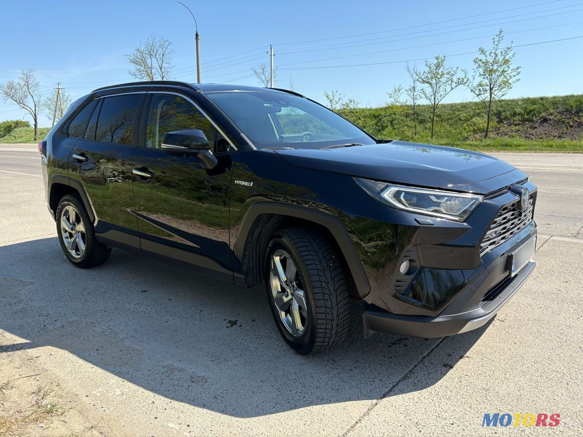 2019' Toyota RAV4 photo #1