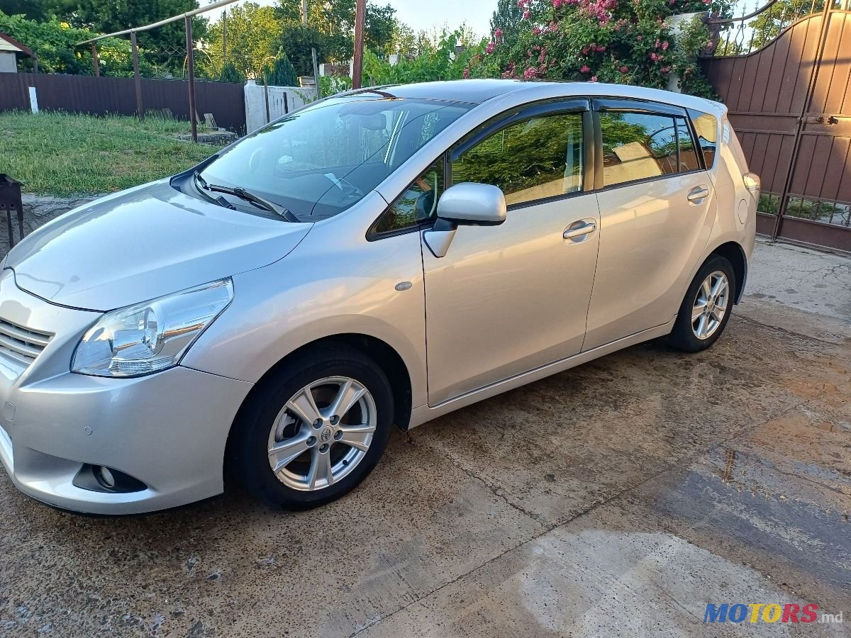 2010' Toyota Verso photo #2