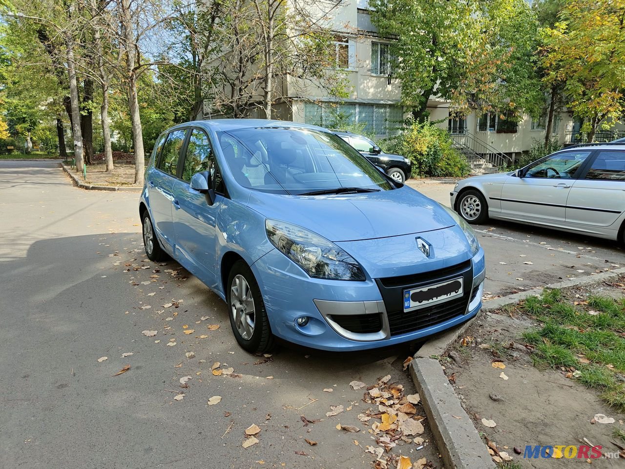 2011' Renault Scenic photo #1