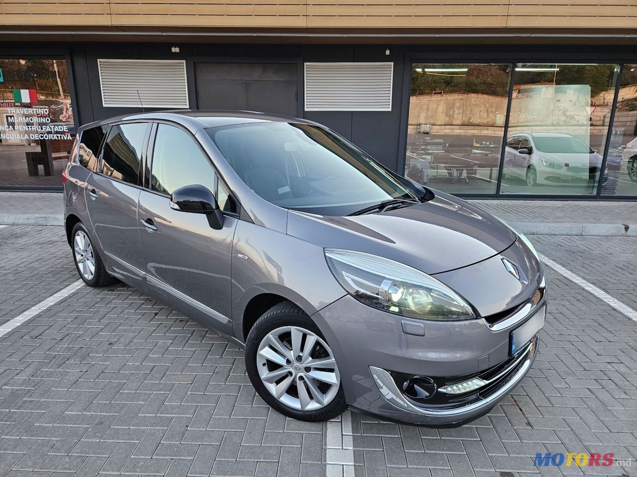 2013' Renault Grand Scenic photo #2