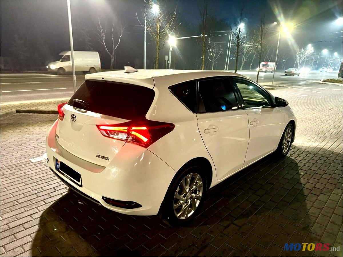 2015' Toyota Auris photo #3
