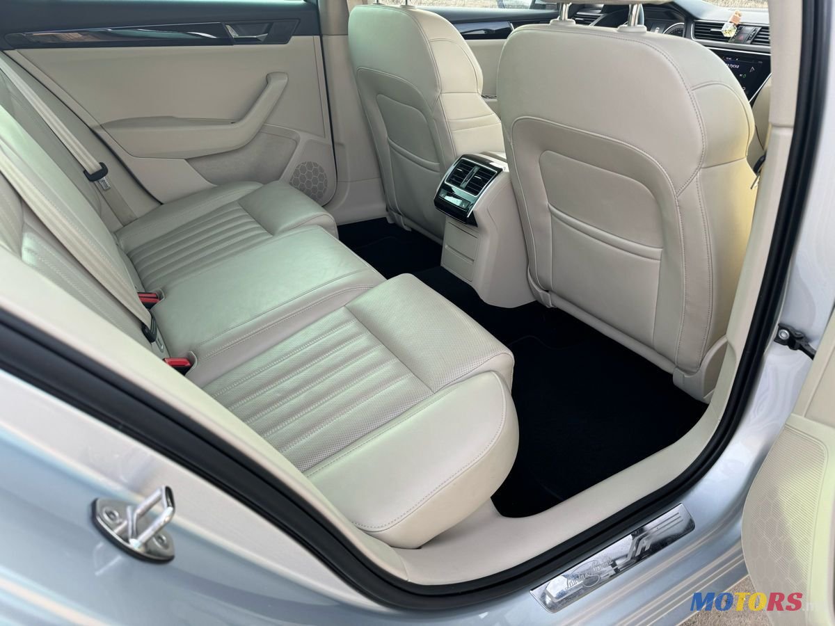 2018' Skoda Superb photo #5