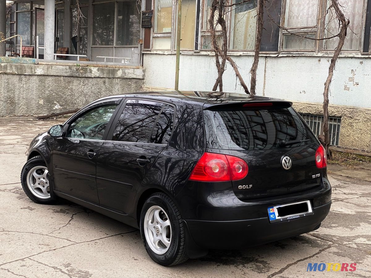 2005' Volkswagen Golf photo #4