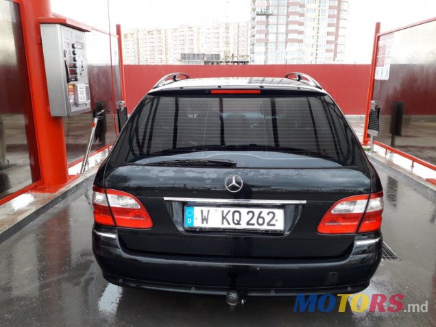 2004' Mercedes-Benz E-Class photo #2