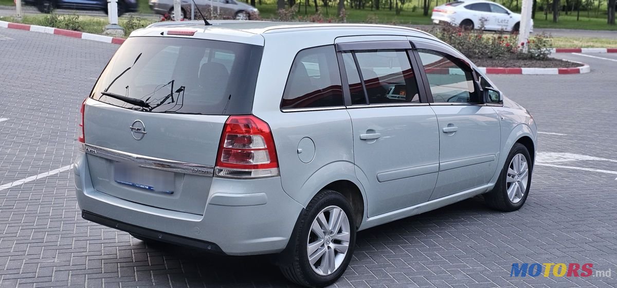 2009' Opel Zafira photo #3