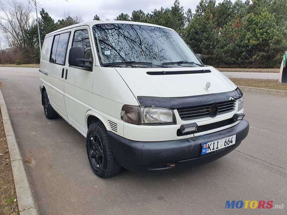 2002' Volkswagen Transporter photo #1