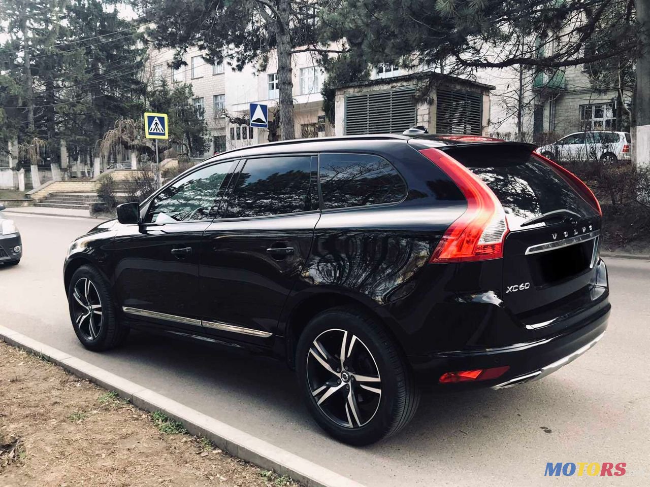 2015' Volvo XC60 photo #2