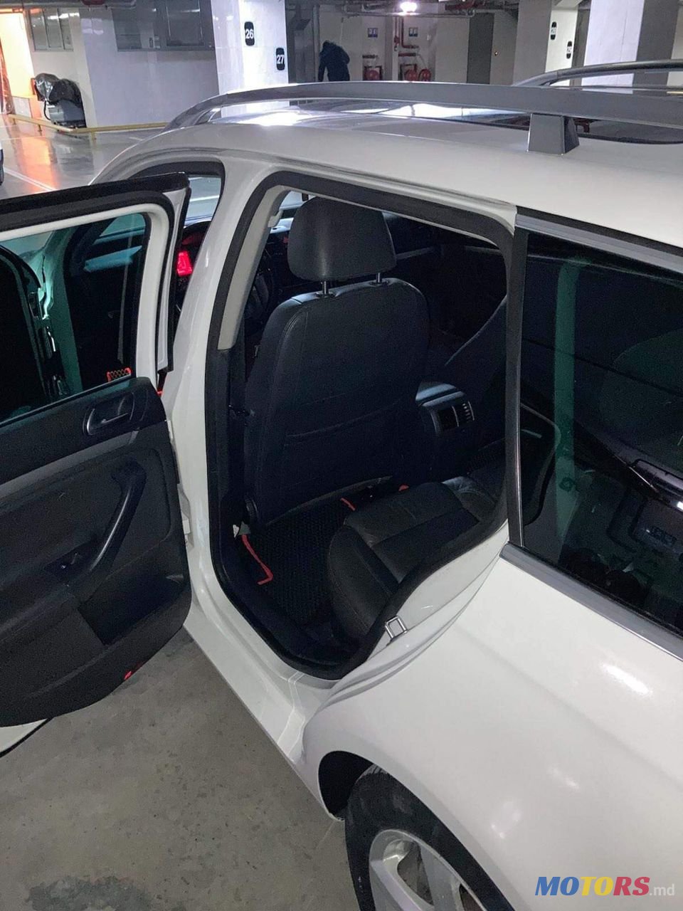 2009' Volkswagen Golf photo #4