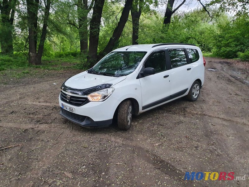 2014' Dacia Lodgy photo #4