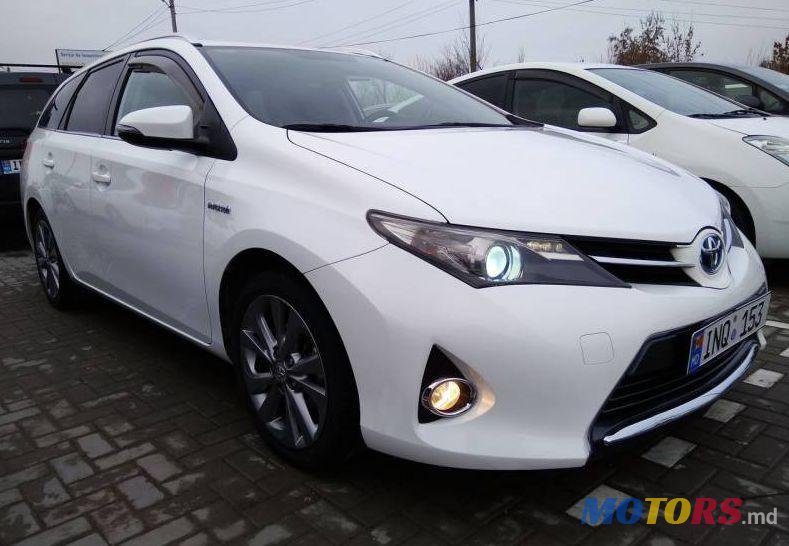 2013' Toyota Auris photo #1