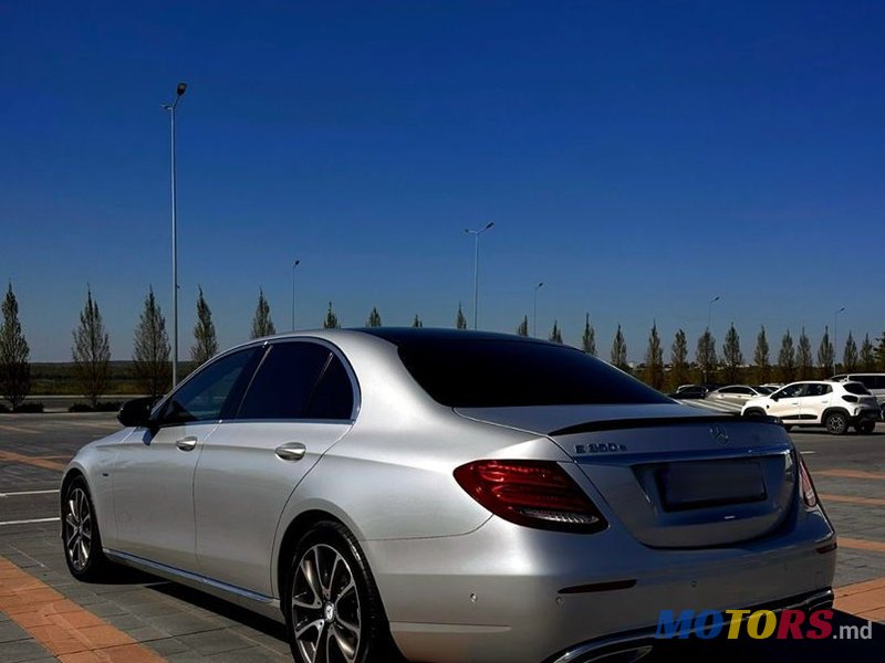 2016' Mercedes-Benz E-Class photo #3