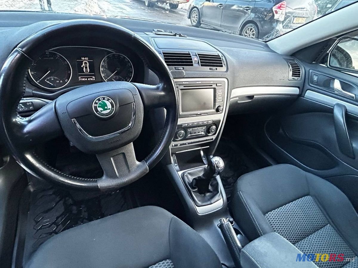 2009' Skoda Octavia photo #5