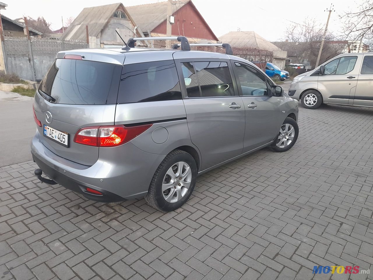 2011' Mazda 5 photo #3