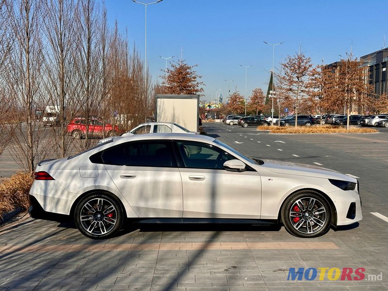 2023' BMW 5 Series photo #2