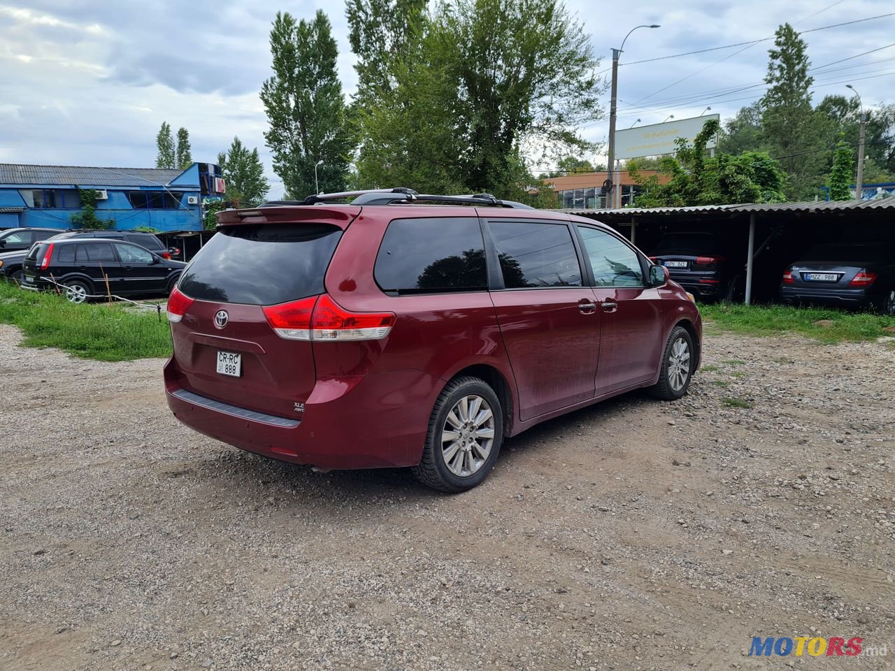 2011' Toyota Sienna photo #5