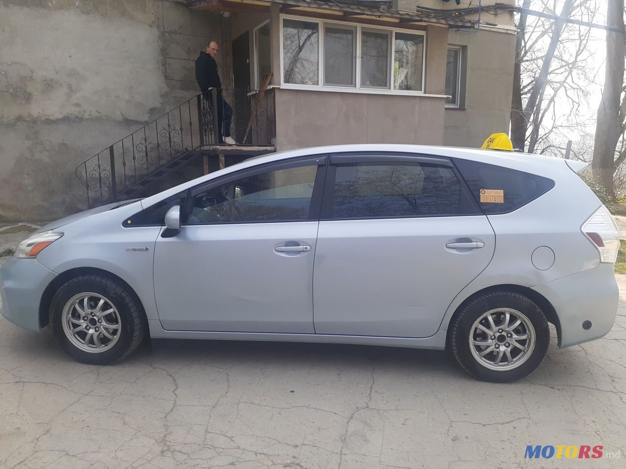 2012' Toyota Prius v photo #6