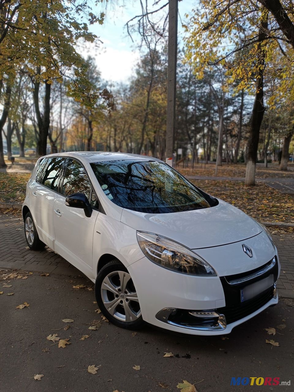 2012' Renault Scenic photo #2