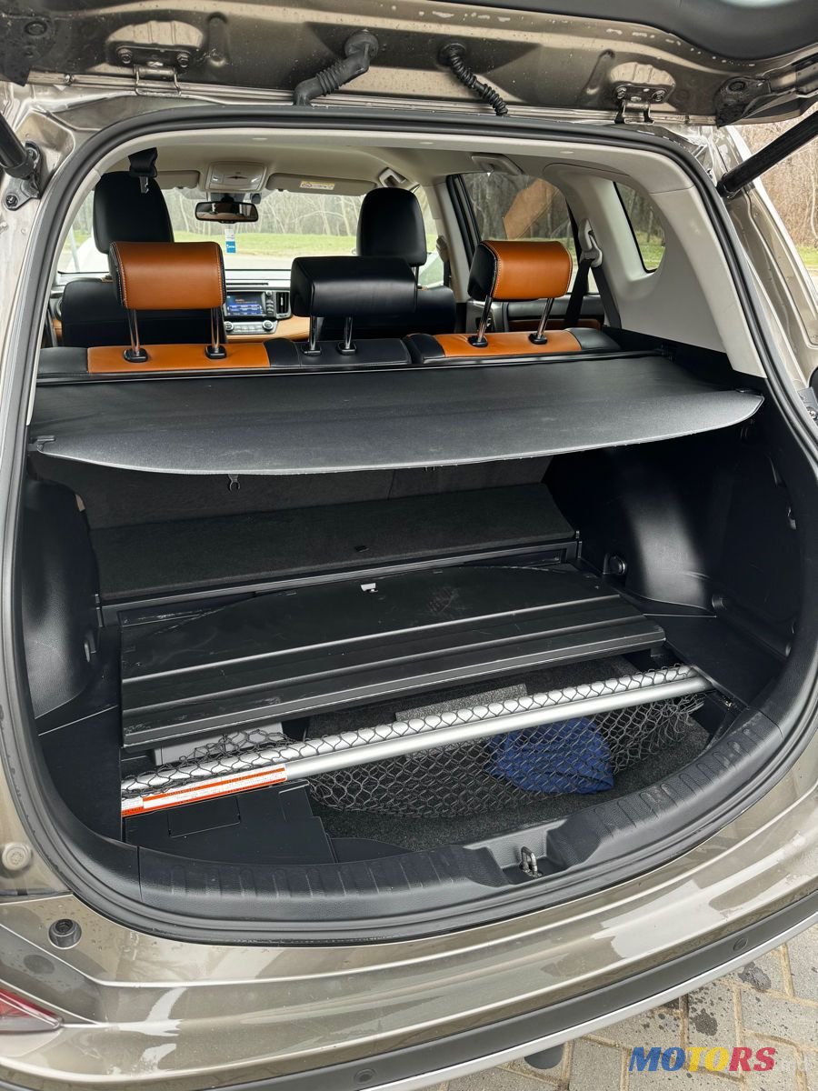 2016' Toyota RAV4 photo #6