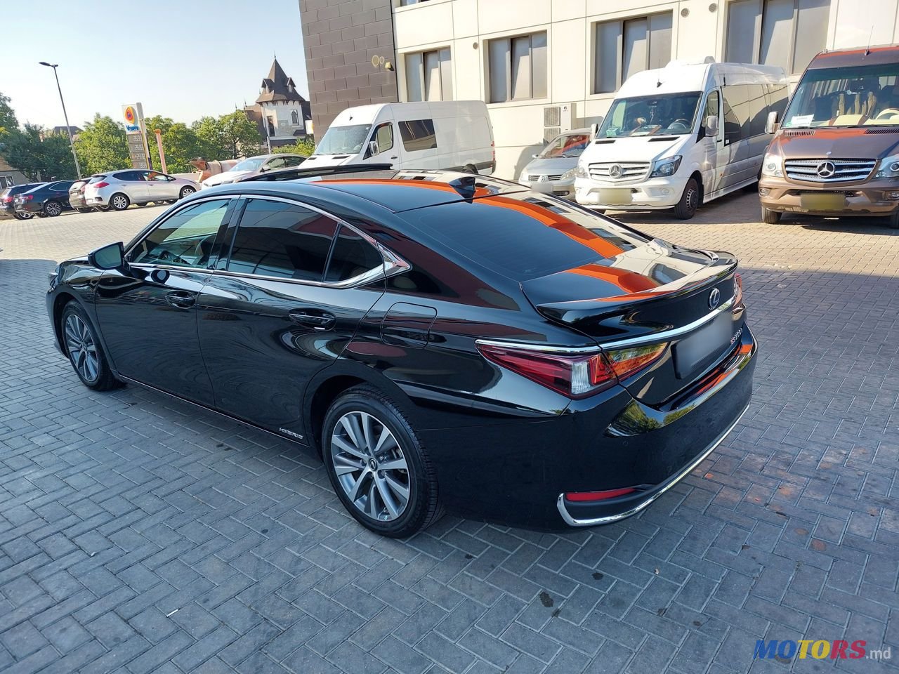 2020' Lexus Es Series photo #3