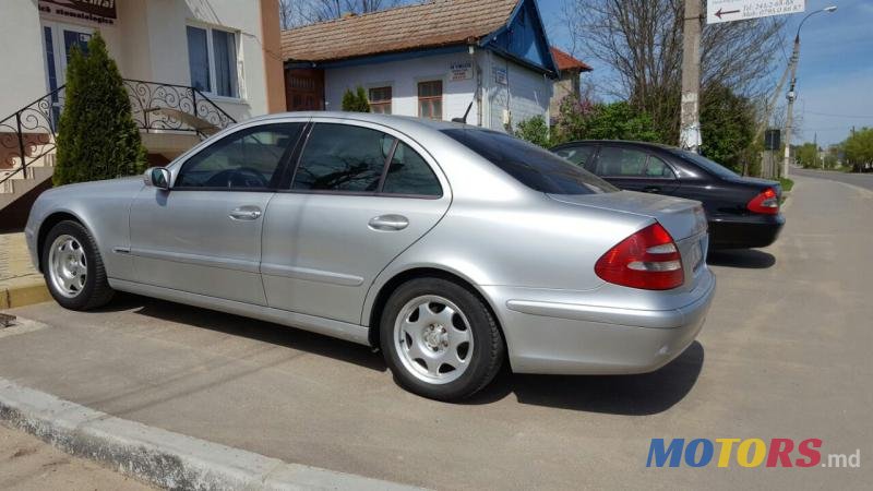 2004' Mercedes-Benz E-Class photo #1