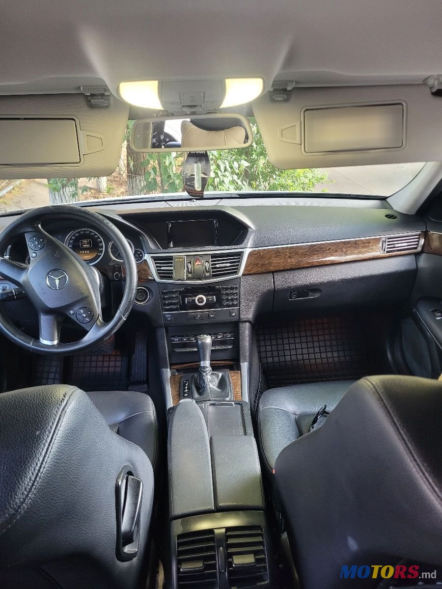 2011' Mercedes-Benz E-Class photo #5