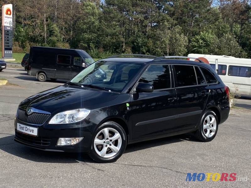2011' Skoda Fabia photo #1
