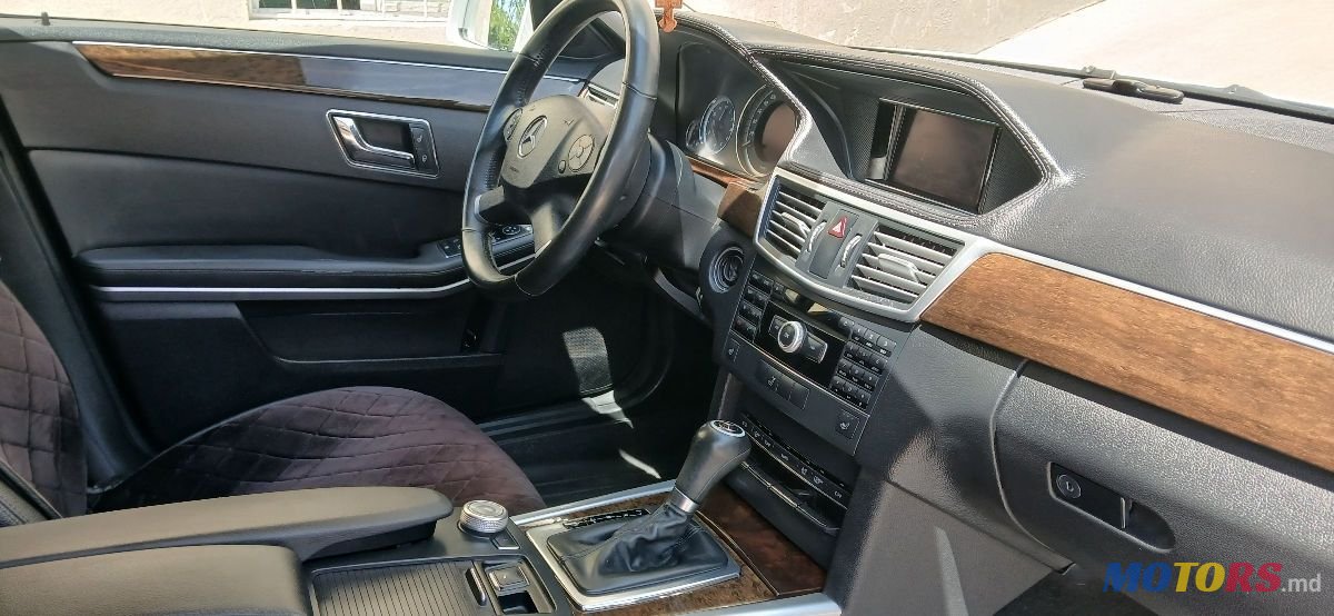 2011' Mercedes-Benz E-Class photo #5