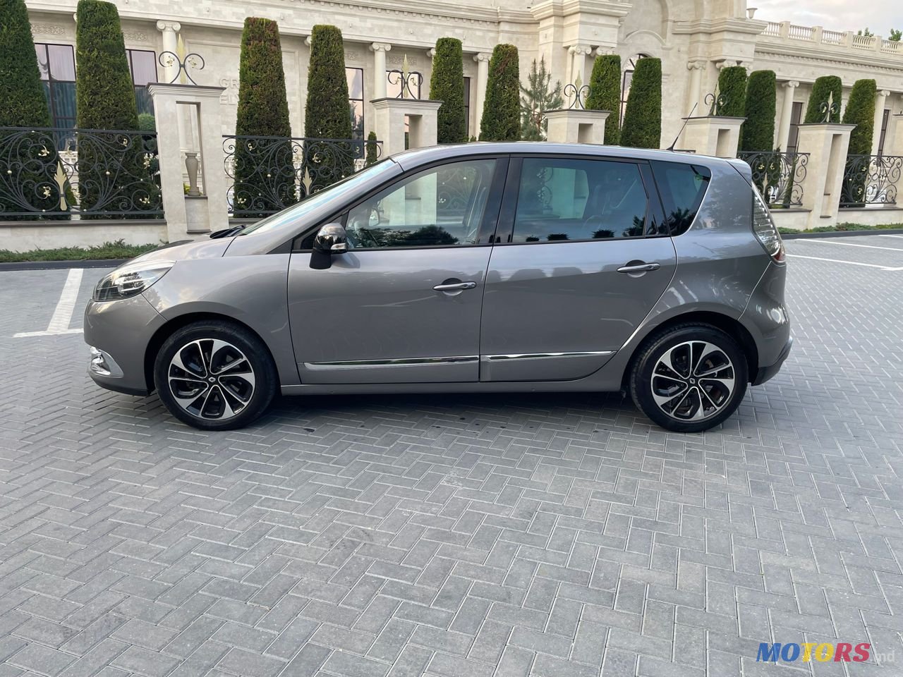 2015' Renault Scenic photo #6