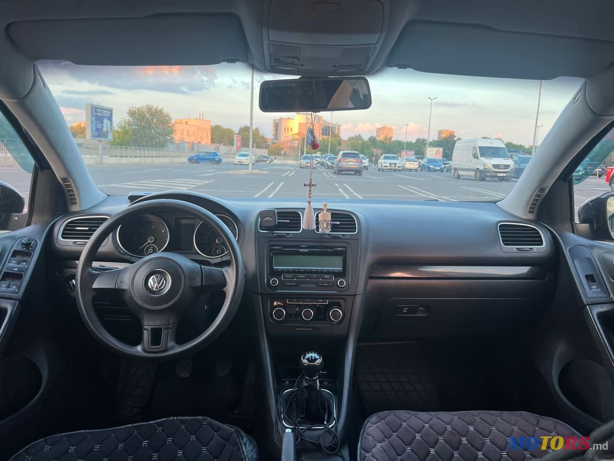 2010' Volkswagen Golf photo #6
