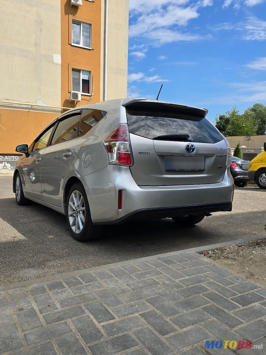 2015' Toyota Prius + photo #3