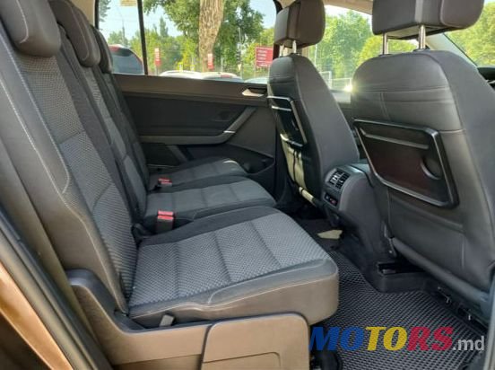 2016' Volkswagen Touran photo #3